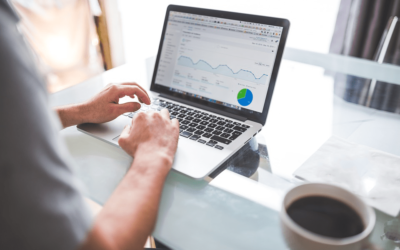 BUSCAMOS becario/a SEO